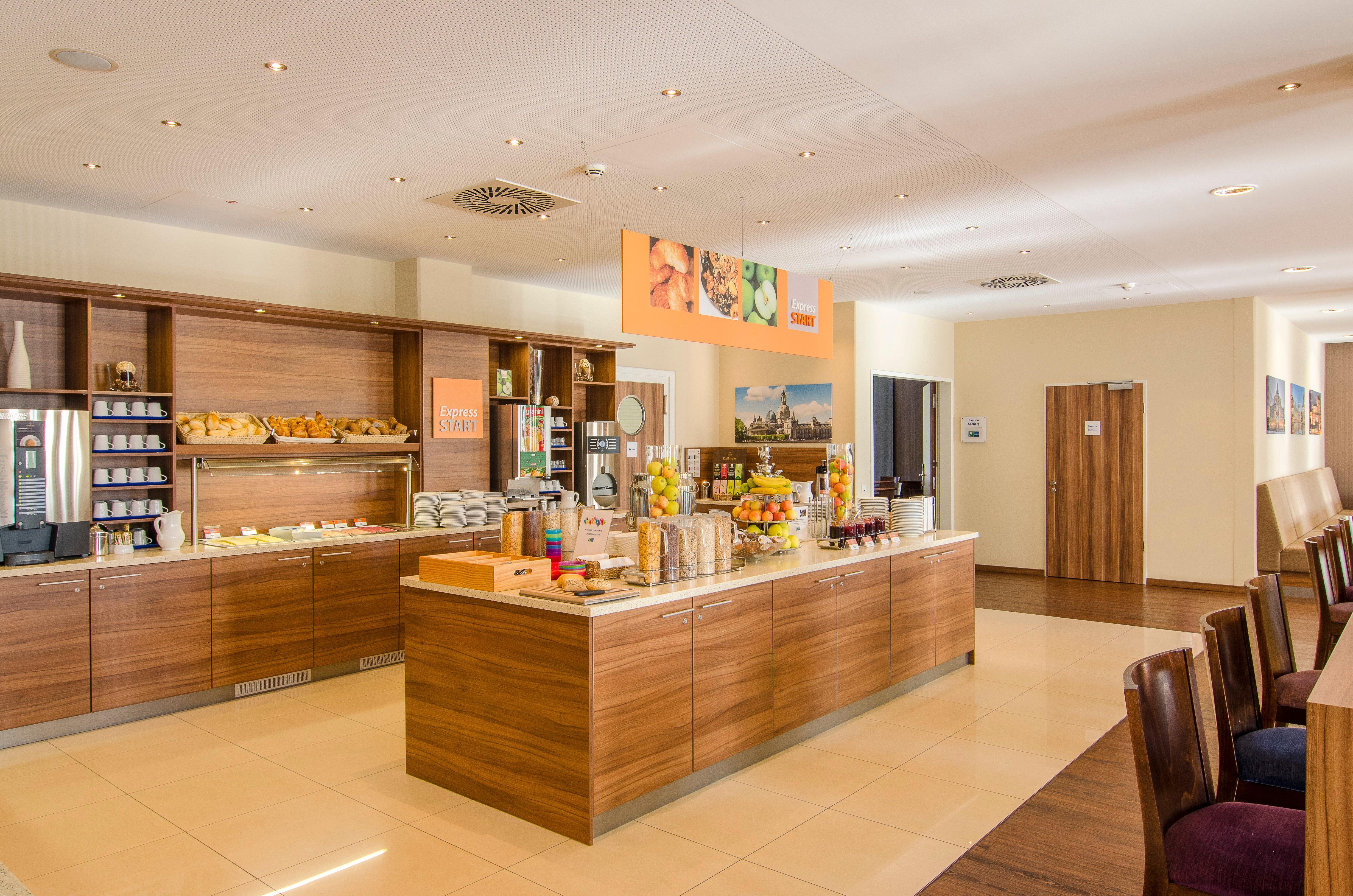 Holiday Inn Express Dresden City Centre エクステリア 写真